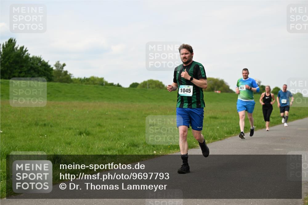 10.05.2026 - 8. Wedeler Halbmarathon Dr. Thomas Lammeyer http://msf.ph/oto/9697793 10.05.2026 11:30:32 Laufen 1045 meine-sportfotos.de