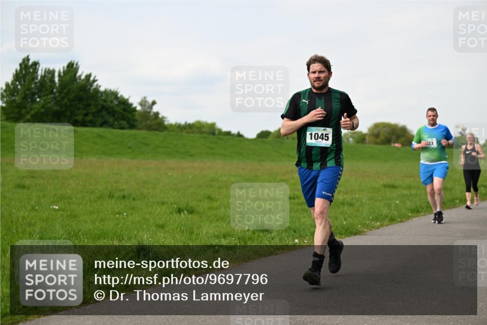 10.05.2026 - 8. Wedeler Halbmarathon Dr. Thomas Lammeyer http://msf.ph/oto/9697796 10.05.2026 11:30:32 Laufen 1045 meine-sportfotos.de