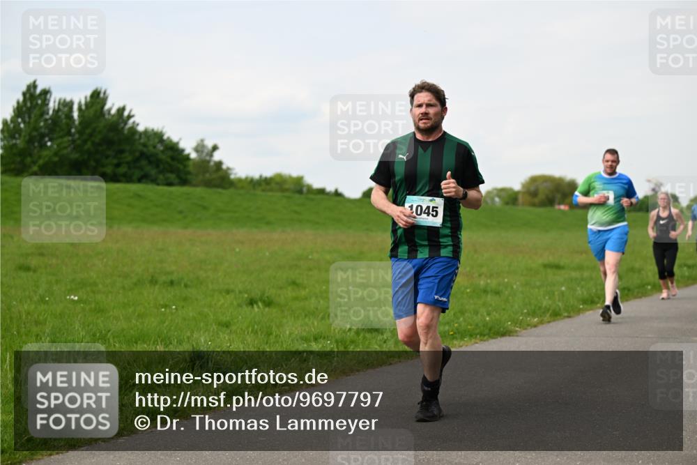10.05.2026 - 8. Wedeler Halbmarathon Dr. Thomas Lammeyer http://msf.ph/oto/9697797 10.05.2026 11:30:32 Laufen 3045 meine-sportfotos.de