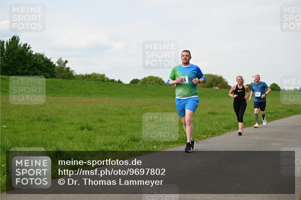 10.05.2026 - 8. Wedeler Halbmarathon Dr. Thomas Lammeyer http://msf.ph/oto/9697802 10.05.2026 11:30:33 Laufen 543 meine-sportfotos.de