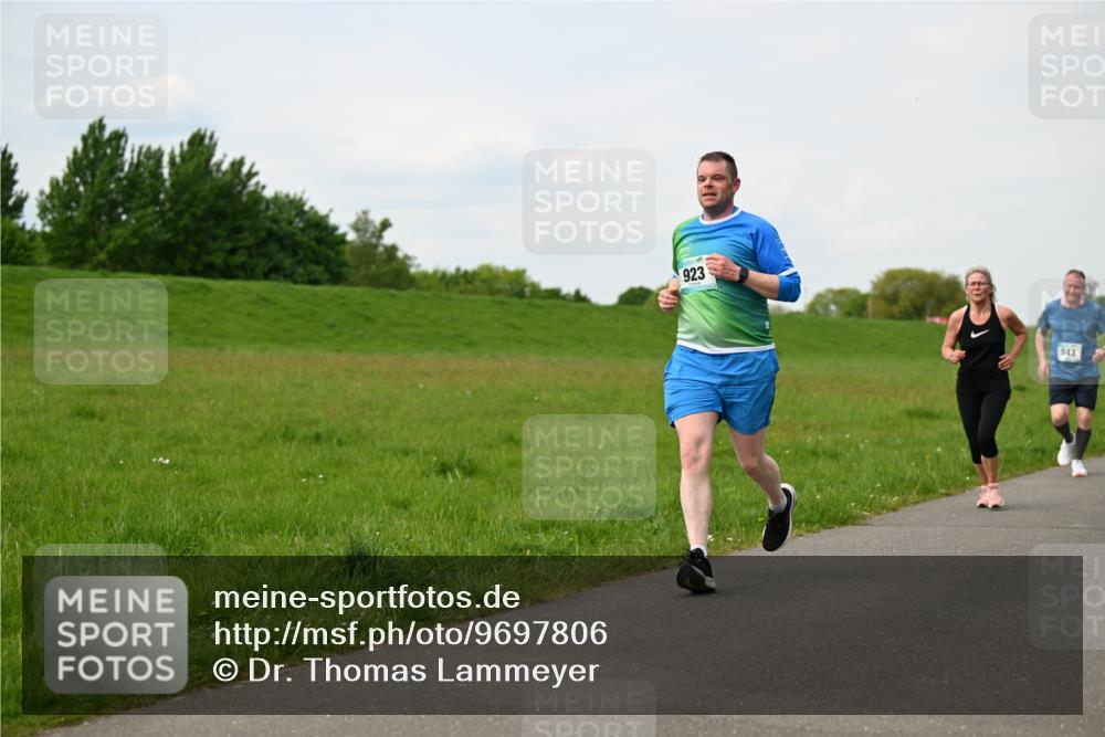 10.05.2026 - 8. Wedeler Halbmarathon Dr. Thomas Lammeyer http://msf.ph/oto/9697806 10.05.2026 11:30:34 Laufen 923 meine-sportfotos.de