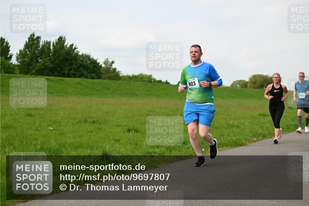 10.05.2026 - 8. Wedeler Halbmarathon Dr. Thomas Lammeyer http://msf.ph/oto/9697807 10.05.2026 11:30:34 Laufen 923, 543 meine-sportfotos.de