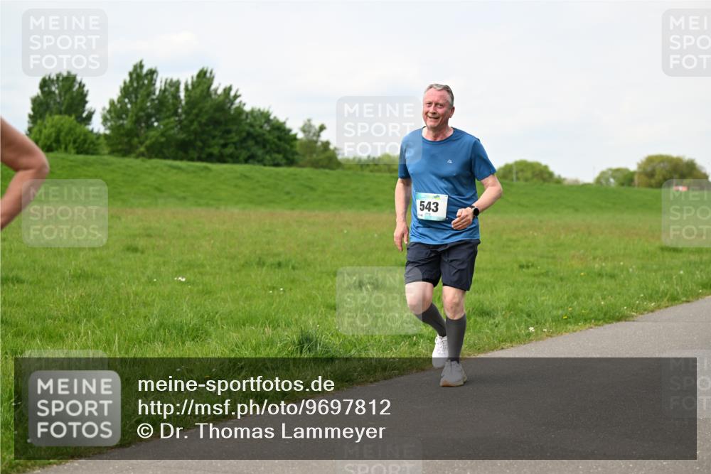 10.05.2026 - 8. Wedeler Halbmarathon Dr. Thomas Lammeyer http://msf.ph/oto/9697812 10.05.2026 11:30:38 Laufen 543 meine-sportfotos.de