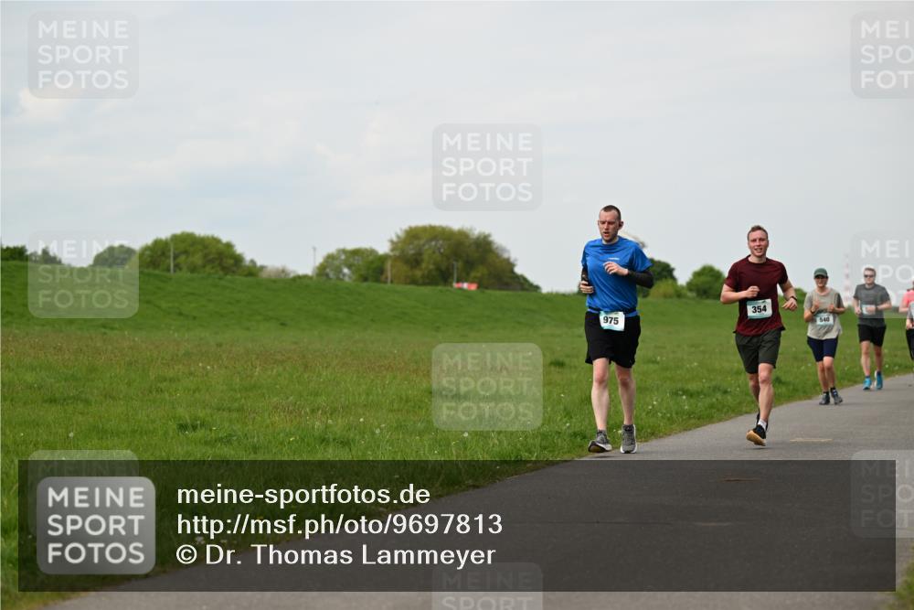 10.05.2026 - 8. Wedeler Halbmarathon Dr. Thomas Lammeyer http://msf.ph/oto/9697813 10.05.2026 11:30:40 Laufen 975, 354, 540 meine-sportfotos.de