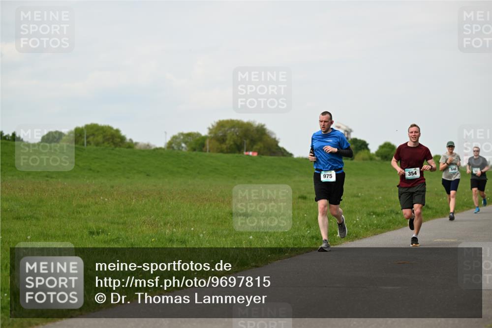 10.05.2026 - 8. Wedeler Halbmarathon Dr. Thomas Lammeyer http://msf.ph/oto/9697815 10.05.2026 11:30:40 Laufen 975, 354, 540 meine-sportfotos.de