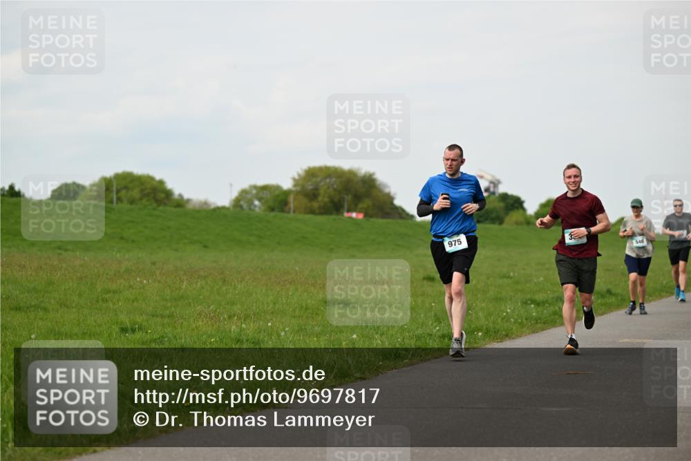 10.05.2026 - 8. Wedeler Halbmarathon Dr. Thomas Lammeyer http://msf.ph/oto/9697817 10.05.2026 11:30:40 Laufen 975, 540 meine-sportfotos.de