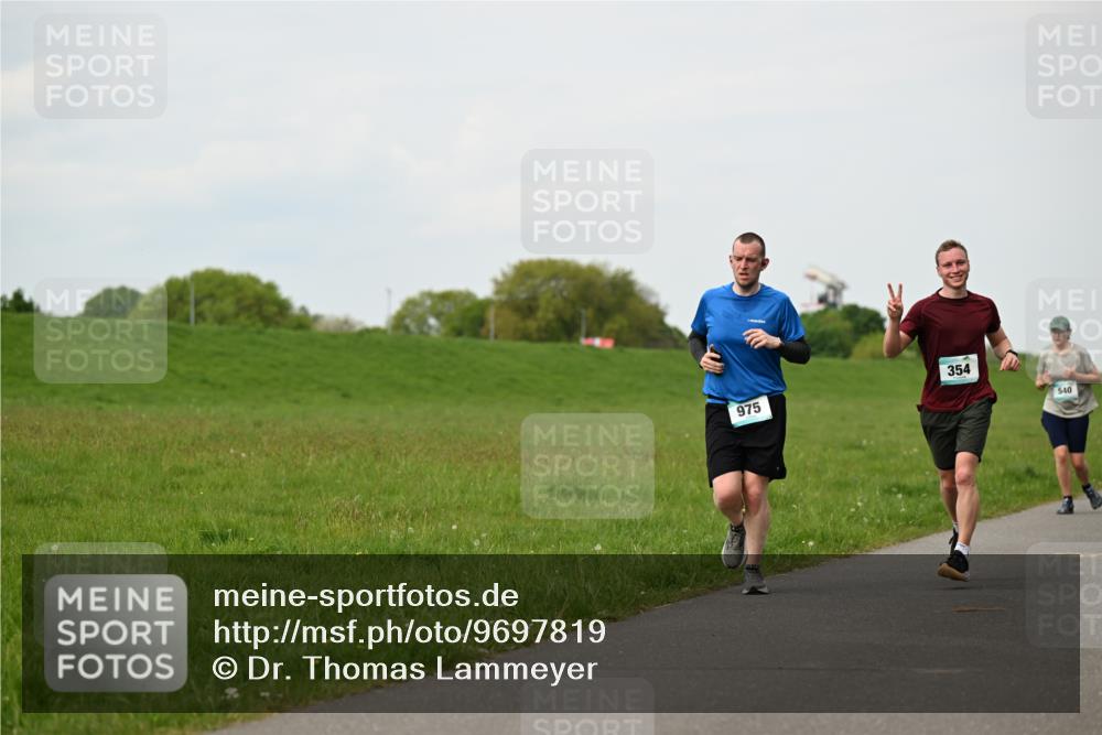 10.05.2026 - 8. Wedeler Halbmarathon Dr. Thomas Lammeyer http://msf.ph/oto/9697819 10.05.2026 11:30:40 Laufen 975, 354, 540 meine-sportfotos.de