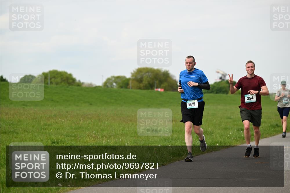 10.05.2026 - 8. Wedeler Halbmarathon Dr. Thomas Lammeyer http://msf.ph/oto/9697821 10.05.2026 11:30:40 Laufen 975, 354, 546 meine-sportfotos.de