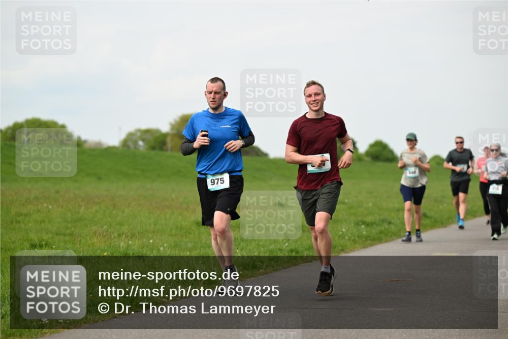 10.05.2026 - 8. Wedeler Halbmarathon Dr. Thomas Lammeyer http://msf.ph/oto/9697825 10.05.2026 11:30:42 Laufen 975, 540, 316 meine-sportfotos.de