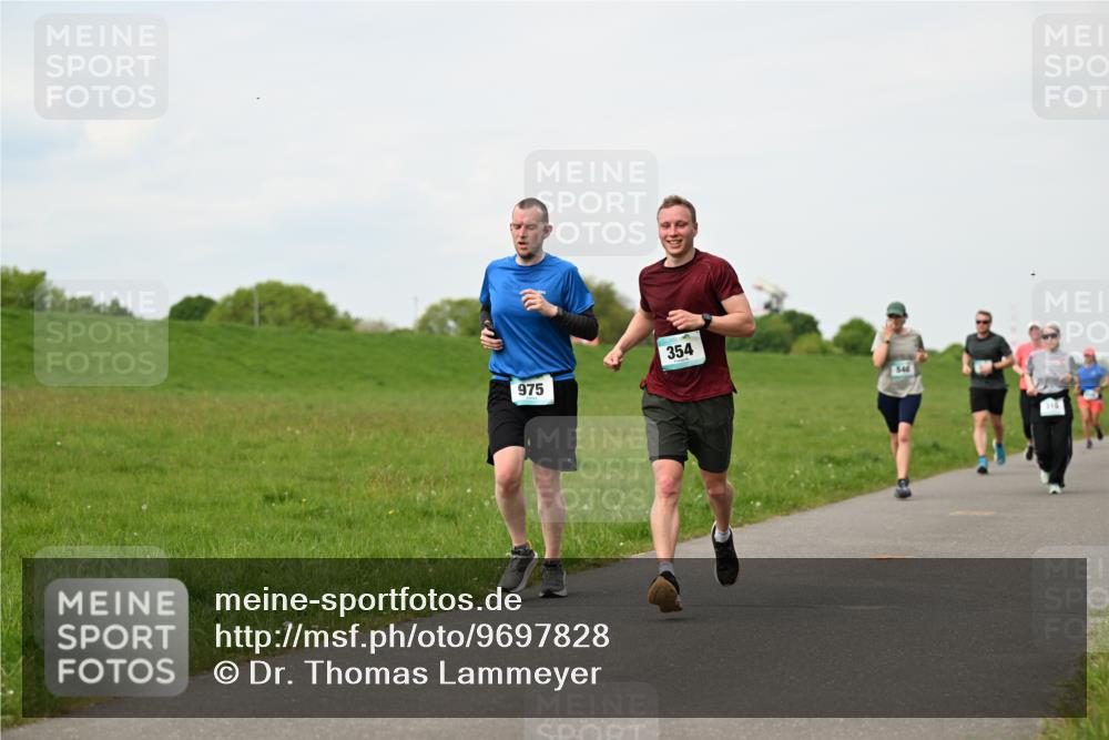 10.05.2026 - 8. Wedeler Halbmarathon Dr. Thomas Lammeyer http://msf.ph/oto/9697828 10.05.2026 11:30:42 Laufen 975, 354 meine-sportfotos.de