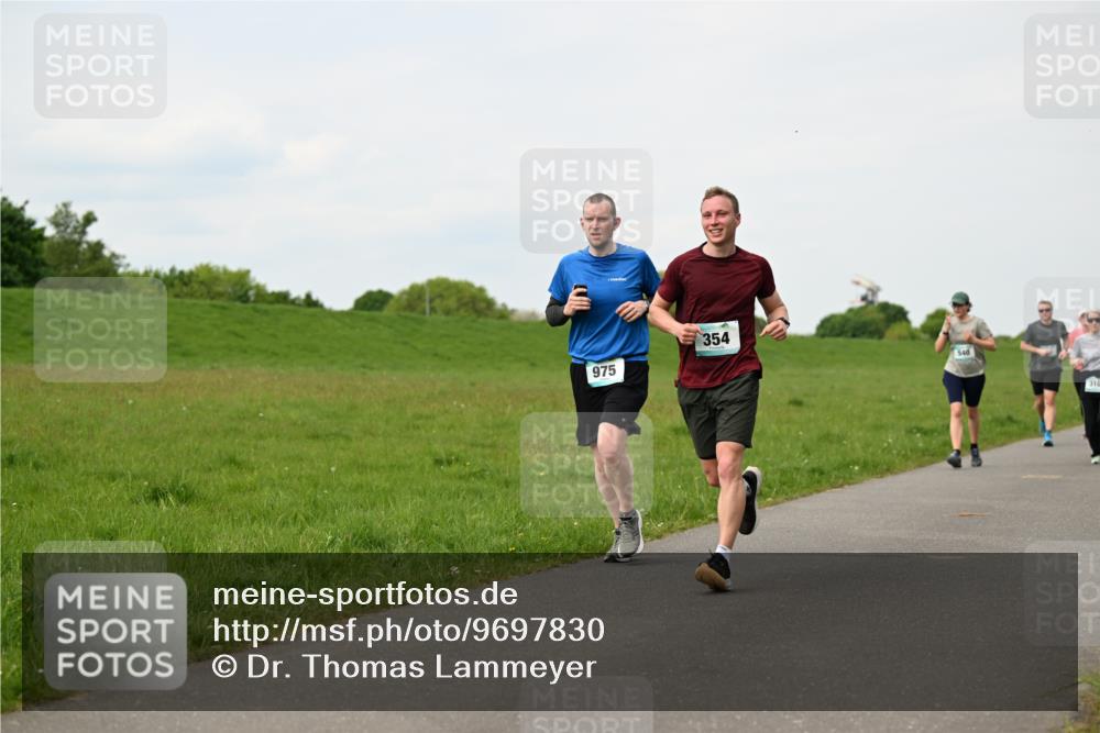 10.05.2026 - 8. Wedeler Halbmarathon Dr. Thomas Lammeyer http://msf.ph/oto/9697830 10.05.2026 11:30:42 Laufen 975, 354, 540, 310 meine-sportfotos.de