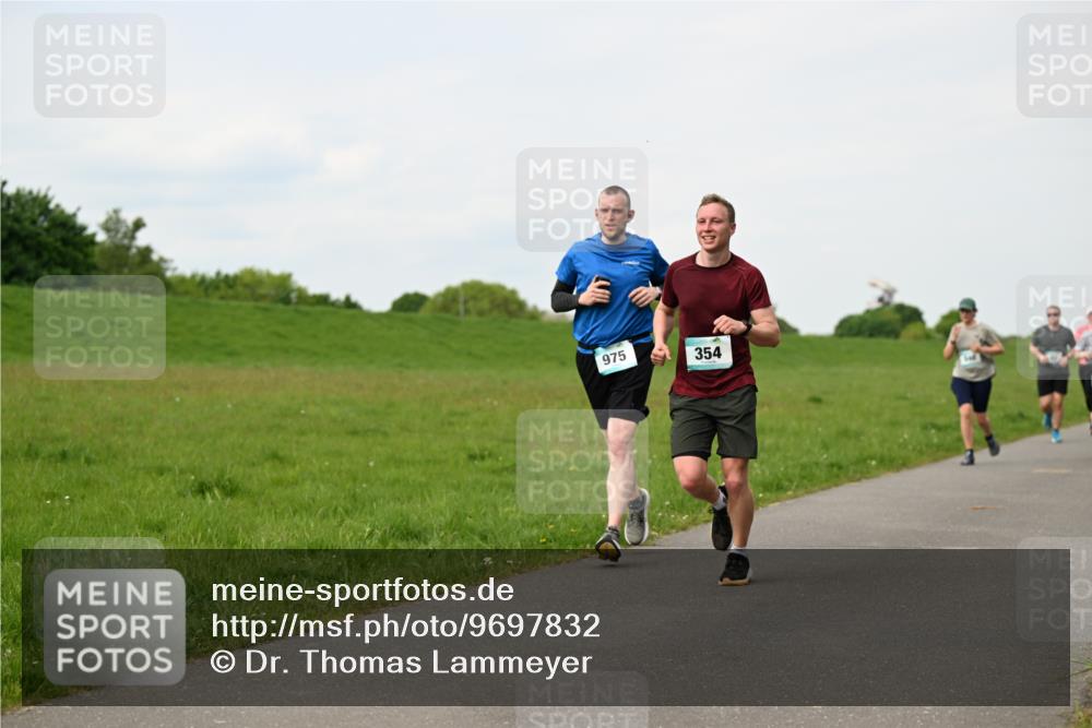 10.05.2026 - 8. Wedeler Halbmarathon Dr. Thomas Lammeyer http://msf.ph/oto/9697832 10.05.2026 11:30:42 Laufen 975, 354 meine-sportfotos.de