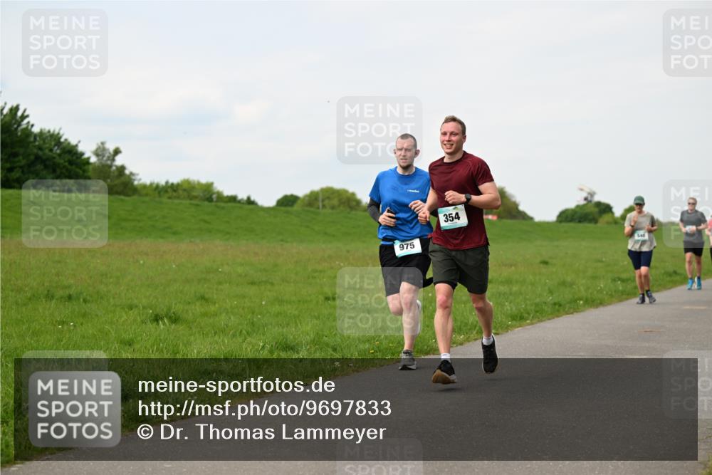 10.05.2026 - 8. Wedeler Halbmarathon Dr. Thomas Lammeyer http://msf.ph/oto/9697833 10.05.2026 11:30:43 Laufen 975, 354 meine-sportfotos.de