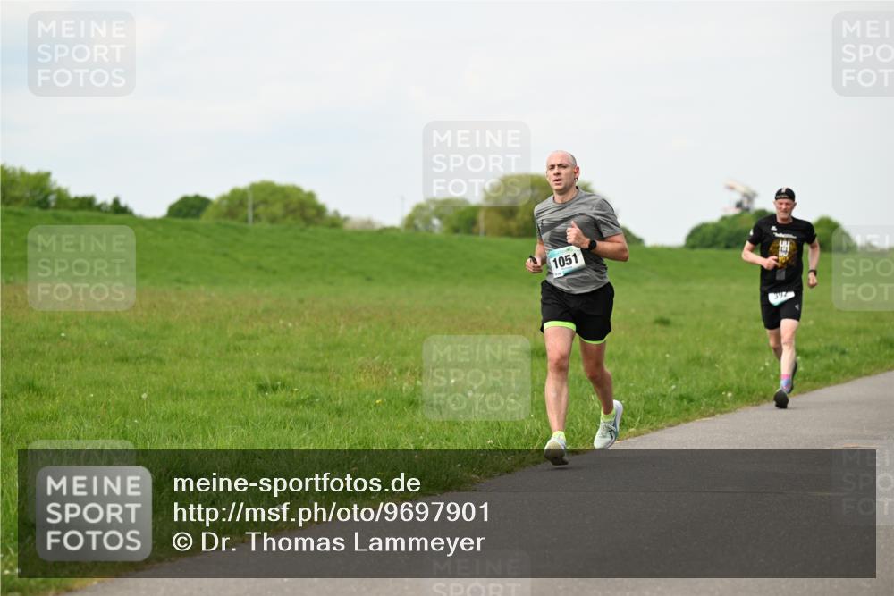 10.05.2026 - 8. Wedeler Halbmarathon Dr. Thomas Lammeyer http://msf.ph/oto/9697901 10.05.2026 11:30:56 Laufen 1051, 392 meine-sportfotos.de