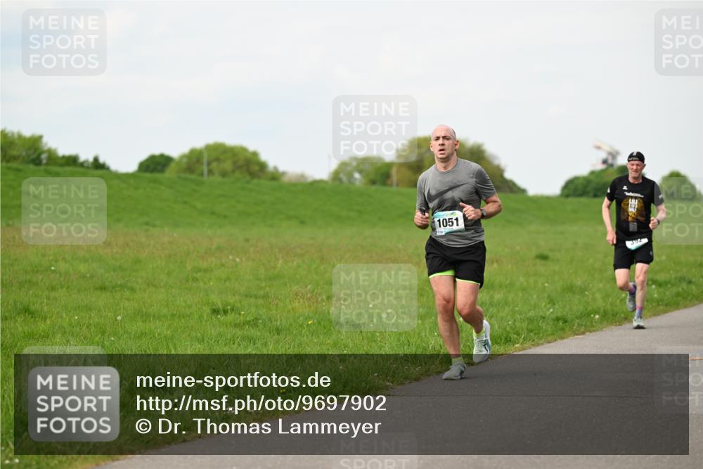 10.05.2026 - 8. Wedeler Halbmarathon Dr. Thomas Lammeyer http://msf.ph/oto/9697902 10.05.2026 11:30:56 Laufen 1051, 392 meine-sportfotos.de