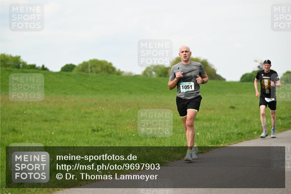 10.05.2026 - 8. Wedeler Halbmarathon Dr. Thomas Lammeyer http://msf.ph/oto/9697903 10.05.2026 11:30:56 Laufen 1051, 8106, 392 meine-sportfotos.de