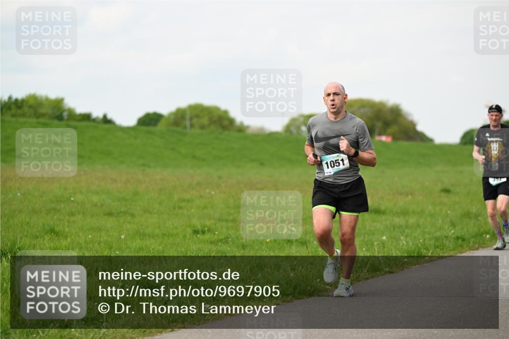 10.05.2026 - 8. Wedeler Halbmarathon Dr. Thomas Lammeyer http://msf.ph/oto/9697905 10.05.2026 11:30:56 Laufen 1051, 106 meine-sportfotos.de