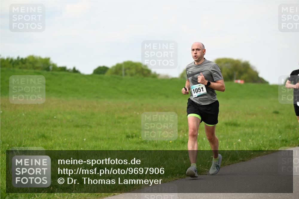 10.05.2026 - 8. Wedeler Halbmarathon Dr. Thomas Lammeyer http://msf.ph/oto/9697906 10.05.2026 11:30:57 Laufen 1051 meine-sportfotos.de