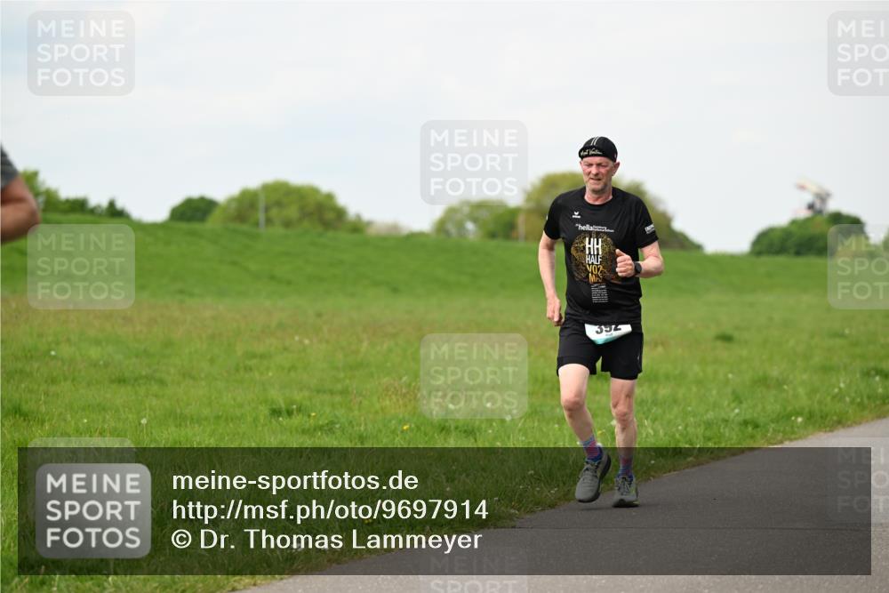 10.05.2026 - 8. Wedeler Halbmarathon Dr. Thomas Lammeyer http://msf.ph/oto/9697914 10.05.2026 11:30:58 Laufen 394 meine-sportfotos.de