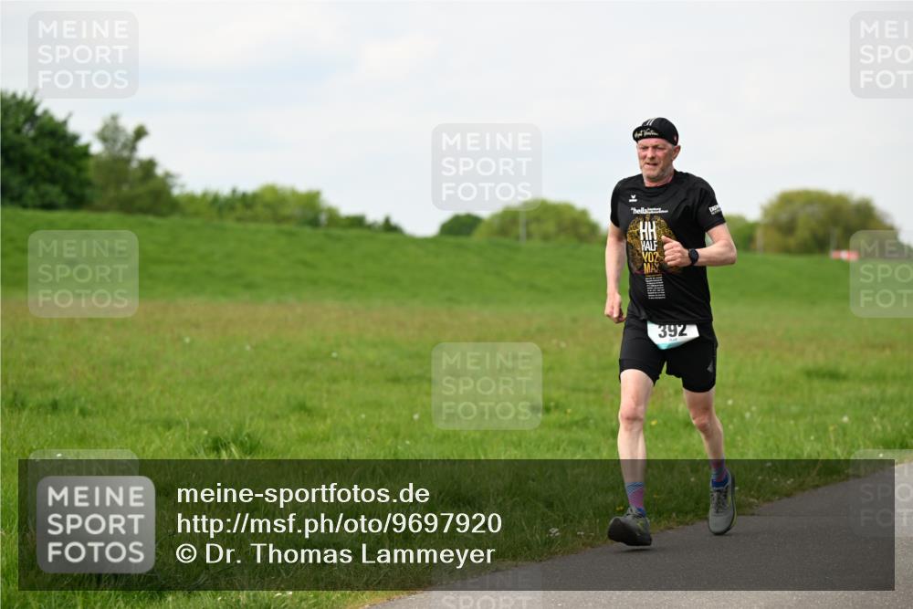10.05.2026 - 8. Wedeler Halbmarathon Dr. Thomas Lammeyer http://msf.ph/oto/9697920 10.05.2026 11:30:59 Laufen 392 meine-sportfotos.de