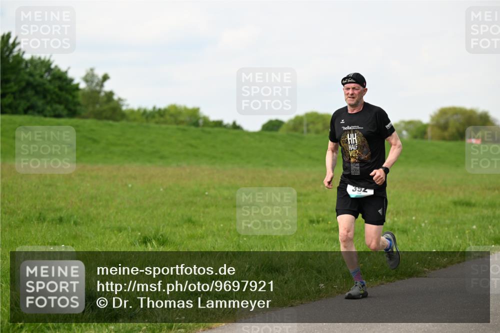 10.05.2026 - 8. Wedeler Halbmarathon Dr. Thomas Lammeyer http://msf.ph/oto/9697921 10.05.2026 11:30:59 Laufen 392 meine-sportfotos.de
