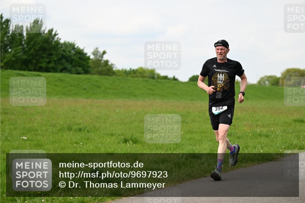 10.05.2026 - 8. Wedeler Halbmarathon Dr. Thomas Lammeyer http://msf.ph/oto/9697923 10.05.2026 11:30:59 Laufen 392 meine-sportfotos.de