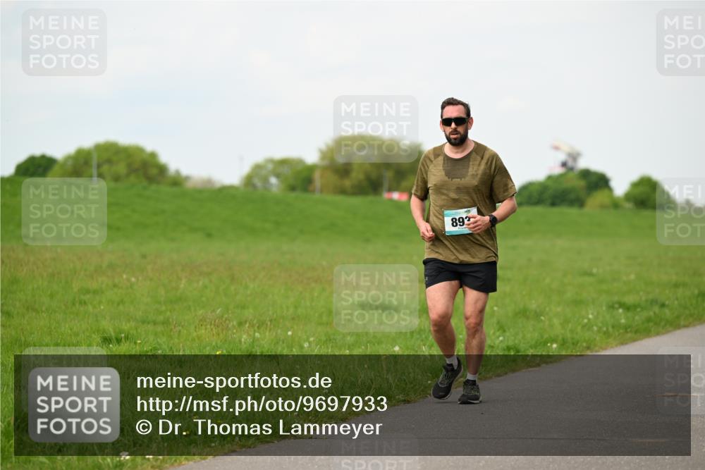 10.05.2026 - 8. Wedeler Halbmarathon Dr. Thomas Lammeyer http://msf.ph/oto/9697933 10.05.2026 11:31:10 Laufen 892 meine-sportfotos.de
