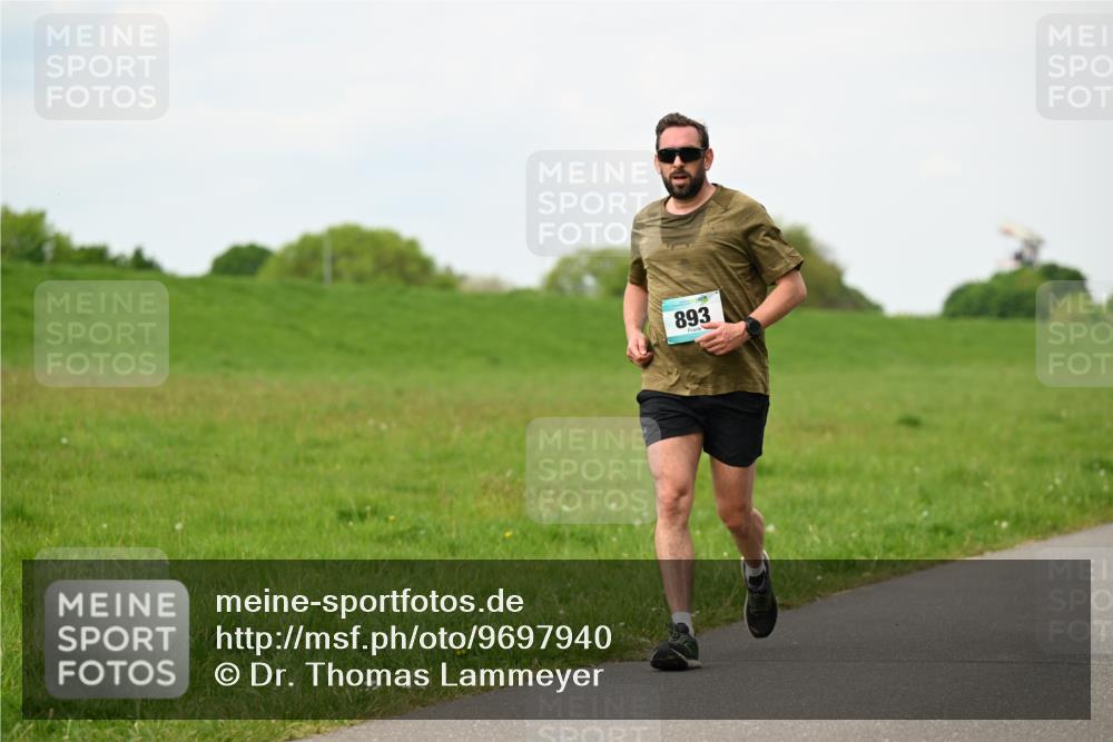 10.05.2026 - 8. Wedeler Halbmarathon Dr. Thomas Lammeyer http://msf.ph/oto/9697940 10.05.2026 11:31:11 Laufen 893 meine-sportfotos.de