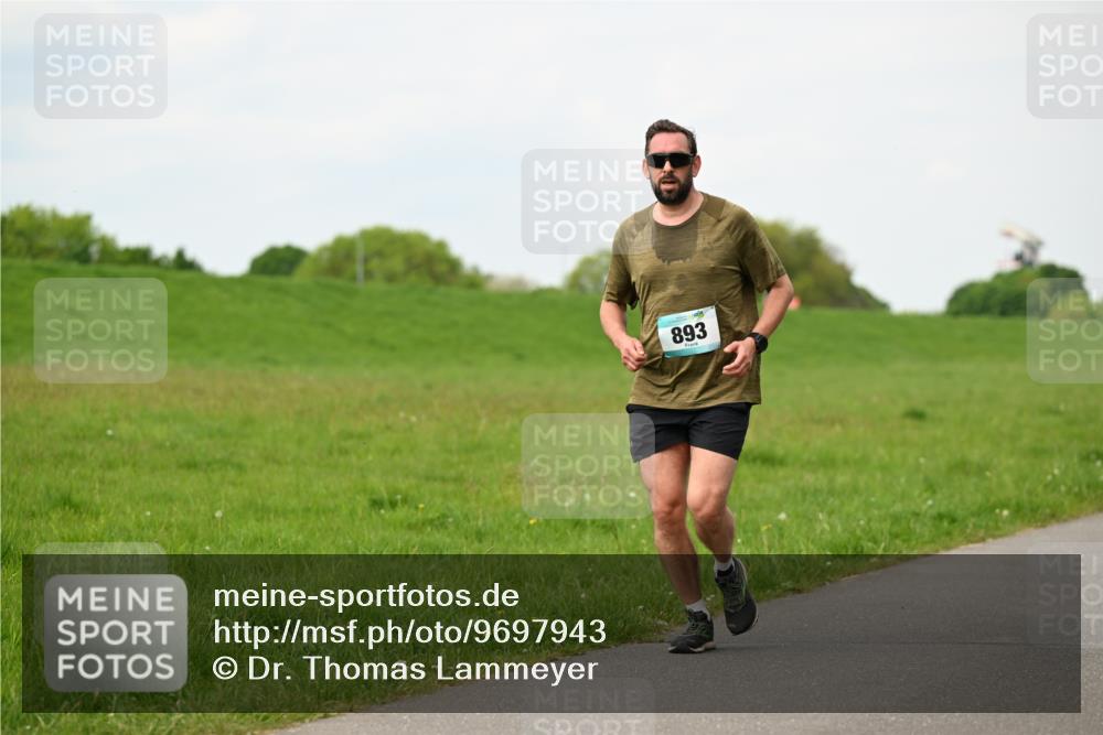 10.05.2026 - 8. Wedeler Halbmarathon Dr. Thomas Lammeyer http://msf.ph/oto/9697943 10.05.2026 11:31:11 Laufen 893 meine-sportfotos.de