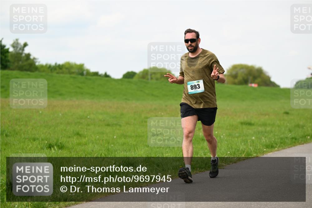 10.05.2026 - 8. Wedeler Halbmarathon Dr. Thomas Lammeyer http://msf.ph/oto/9697945 10.05.2026 11:31:11 Laufen 893 meine-sportfotos.de