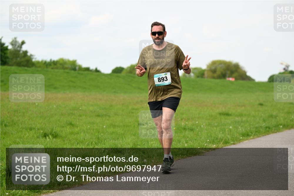 10.05.2026 - 8. Wedeler Halbmarathon Dr. Thomas Lammeyer http://msf.ph/oto/9697947 10.05.2026 11:31:12 Laufen 893 meine-sportfotos.de