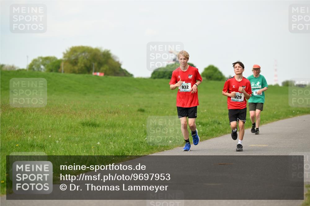 10.05.2026 - 8. Wedeler Halbmarathon Dr. Thomas Lammeyer http://msf.ph/oto/9697953 10.05.2026 11:31:13 Laufen 932, 929, 129 meine-sportfotos.de