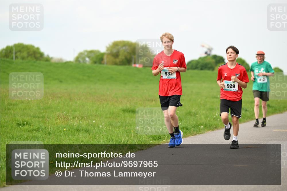 10.05.2026 - 8. Wedeler Halbmarathon Dr. Thomas Lammeyer http://msf.ph/oto/9697965 10.05.2026 11:31:15 Laufen 932, 130, 929, 129, 812 meine-sportfotos.de