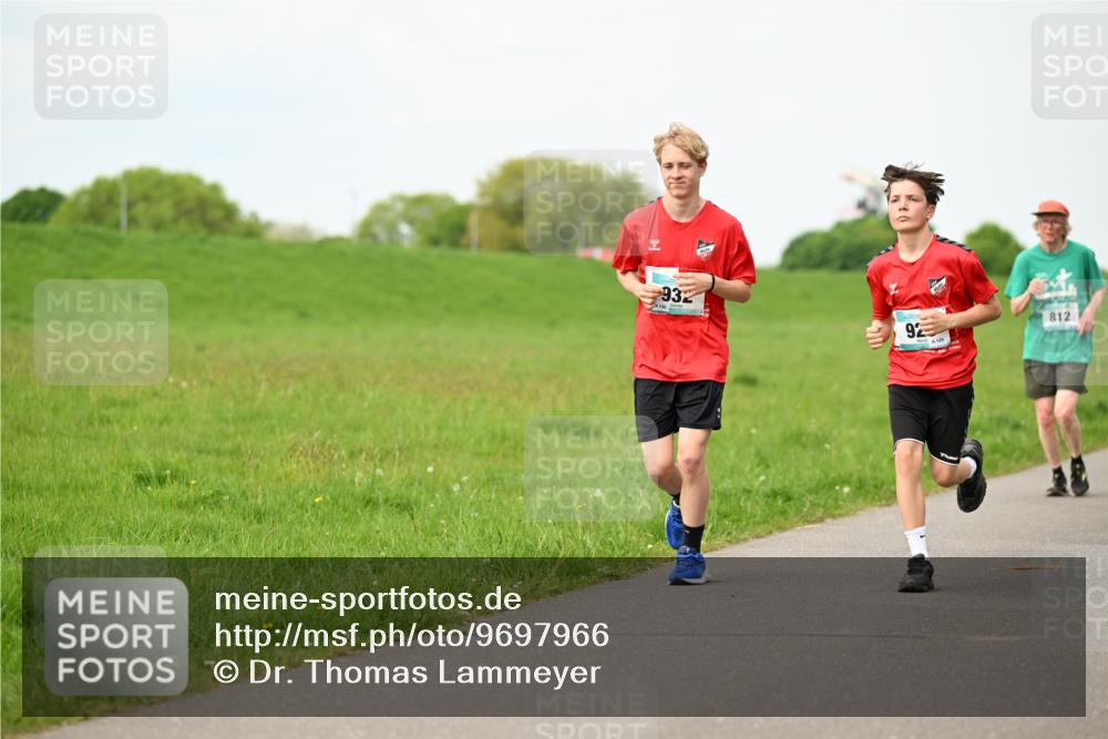 10.05.2026 - 8. Wedeler Halbmarathon Dr. Thomas Lammeyer http://msf.ph/oto/9697966 10.05.2026 11:31:15 Laufen 932, 812 meine-sportfotos.de