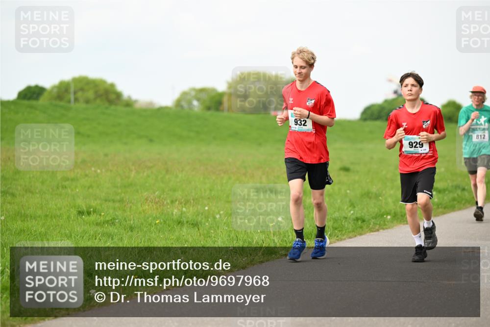 10.05.2026 - 8. Wedeler Halbmarathon Dr. Thomas Lammeyer http://msf.ph/oto/9697968 10.05.2026 11:31:15 Laufen 932, 929, 129, 812 meine-sportfotos.de