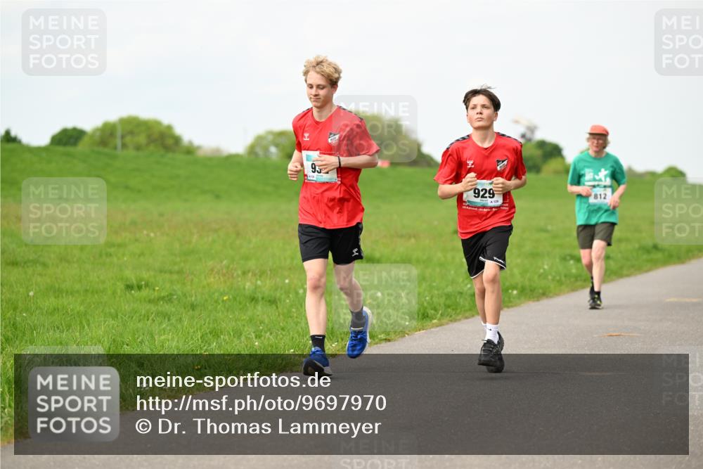 10.05.2026 - 8. Wedeler Halbmarathon Dr. Thomas Lammeyer http://msf.ph/oto/9697970 10.05.2026 11:31:16 Laufen 929, 812 meine-sportfotos.de