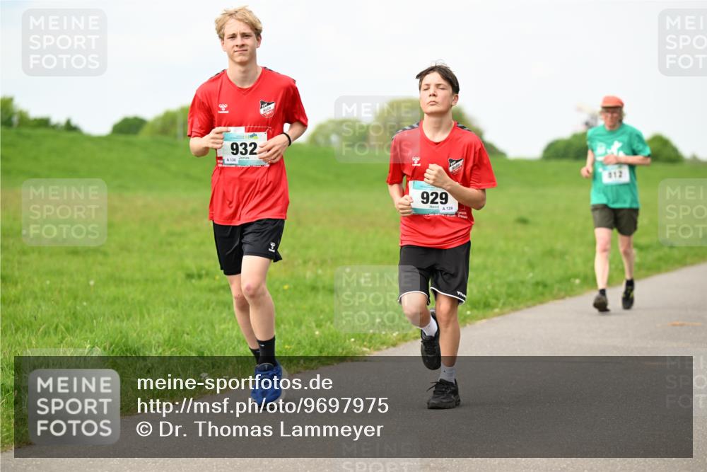 10.05.2026 - 8. Wedeler Halbmarathon Dr. Thomas Lammeyer http://msf.ph/oto/9697975 10.05.2026 11:31:17 Laufen 932, 130, 929, 129, 312 meine-sportfotos.de