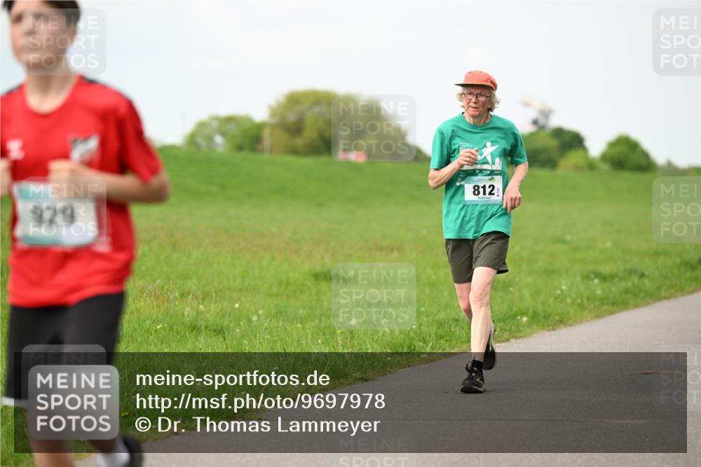10.05.2026 - 8. Wedeler Halbmarathon Dr. Thomas Lammeyer http://msf.ph/oto/9697978 10.05.2026 11:31:18 Laufen 929, 812 meine-sportfotos.de