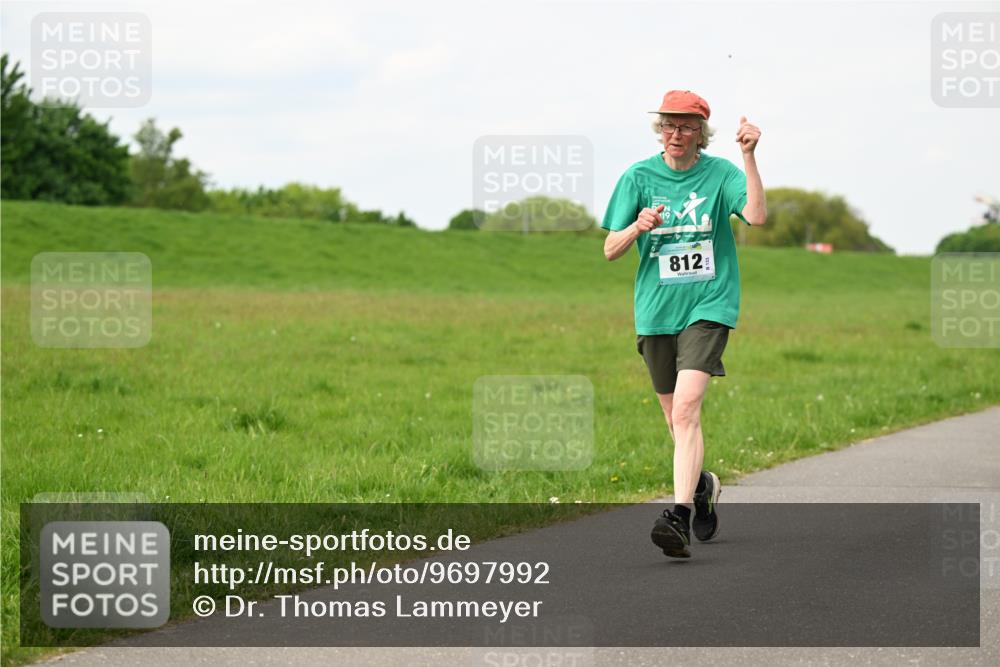 10.05.2026 - 8. Wedeler Halbmarathon Dr. Thomas Lammeyer http://msf.ph/oto/9697992 10.05.2026 11:31:20 Laufen 812 meine-sportfotos.de