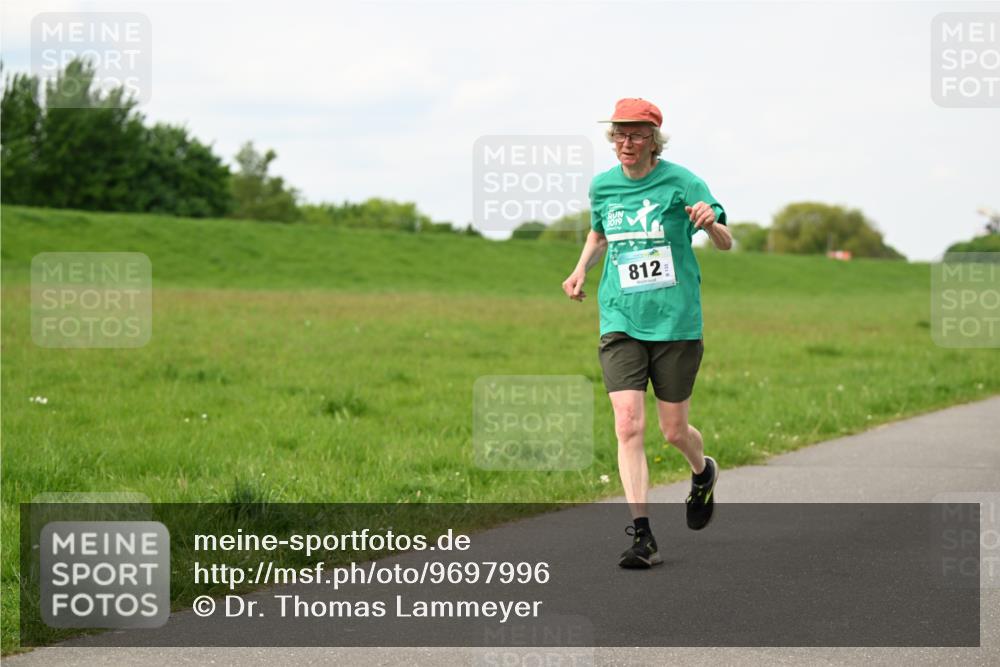 10.05.2026 - 8. Wedeler Halbmarathon Dr. Thomas Lammeyer http://msf.ph/oto/9697996 10.05.2026 11:31:20 Laufen 812 meine-sportfotos.de