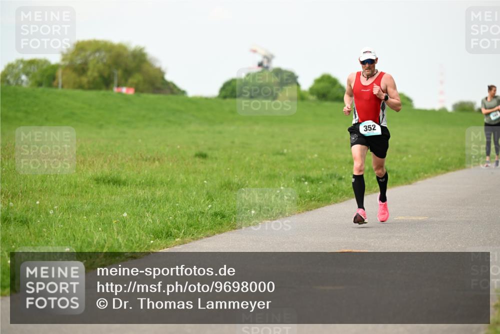 10.05.2026 - 8. Wedeler Halbmarathon Dr. Thomas Lammeyer http://msf.ph/oto/9698000 10.05.2026 11:31:23 Laufen 352 meine-sportfotos.de