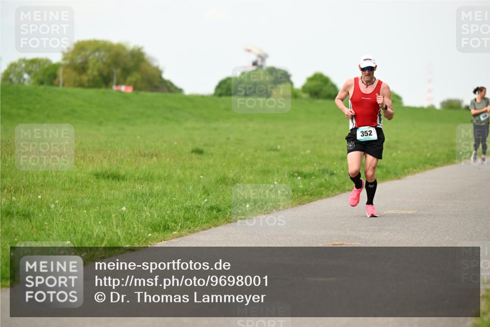 10.05.2026 - 8. Wedeler Halbmarathon Dr. Thomas Lammeyer http://msf.ph/oto/9698001 10.05.2026 11:31:23 Laufen 352 meine-sportfotos.de