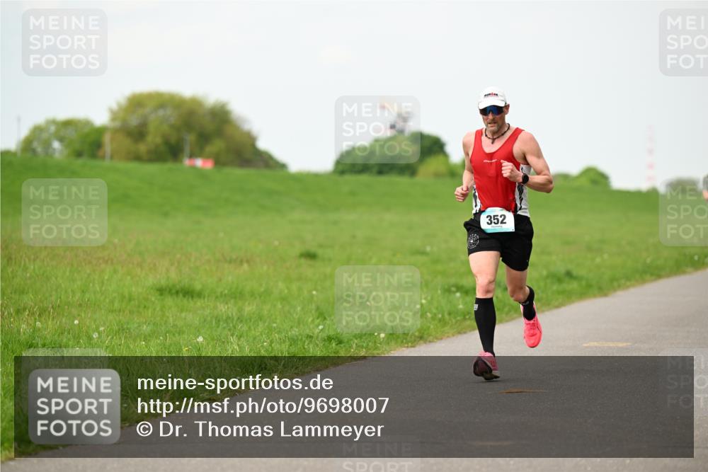 10.05.2026 - 8. Wedeler Halbmarathon Dr. Thomas Lammeyer http://msf.ph/oto/9698007 10.05.2026 11:31:24 Laufen 352 meine-sportfotos.de