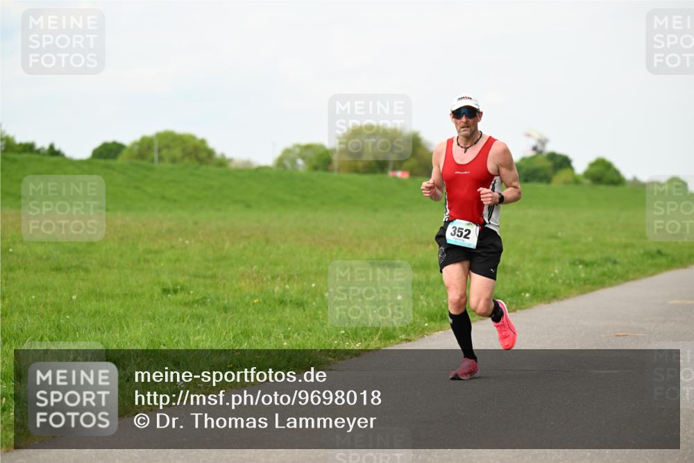 10.05.2026 - 8. Wedeler Halbmarathon Dr. Thomas Lammeyer http://msf.ph/oto/9698018 10.05.2026 11:31:26 Laufen 352 meine-sportfotos.de