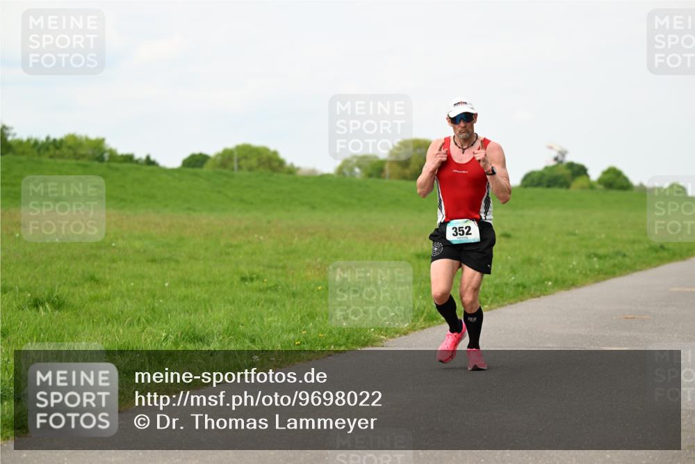10.05.2026 - 8. Wedeler Halbmarathon Dr. Thomas Lammeyer http://msf.ph/oto/9698022 10.05.2026 11:31:26 Laufen 352 meine-sportfotos.de