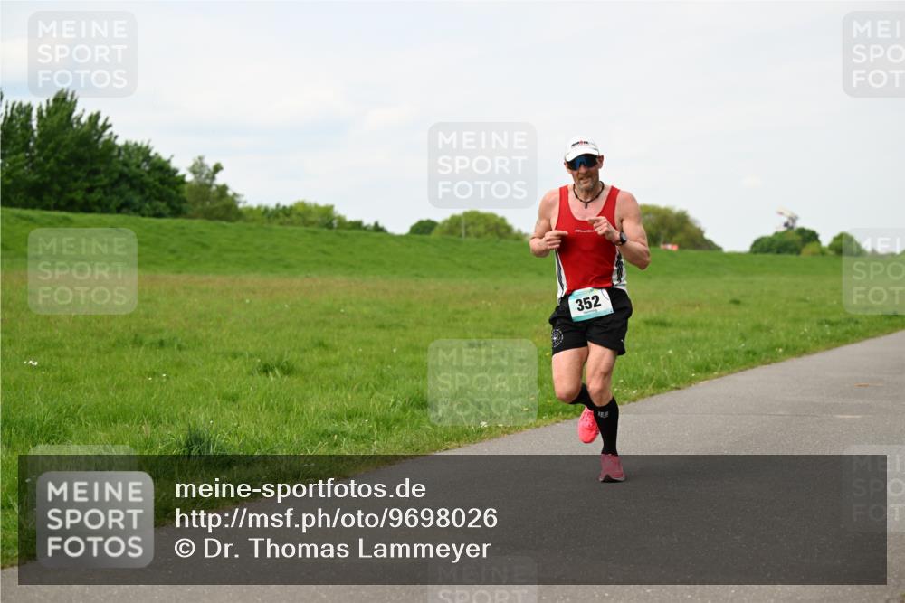 10.05.2026 - 8. Wedeler Halbmarathon Dr. Thomas Lammeyer http://msf.ph/oto/9698026 10.05.2026 11:31:27 Laufen 352 meine-sportfotos.de