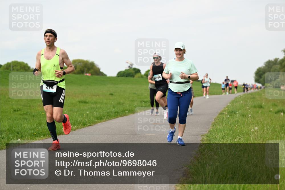 10.05.2026 - 8. Wedeler Halbmarathon Dr. Thomas Lammeyer http://msf.ph/oto/9698046 10.05.2026 11:31:32 Laufen 2104 meine-sportfotos.de