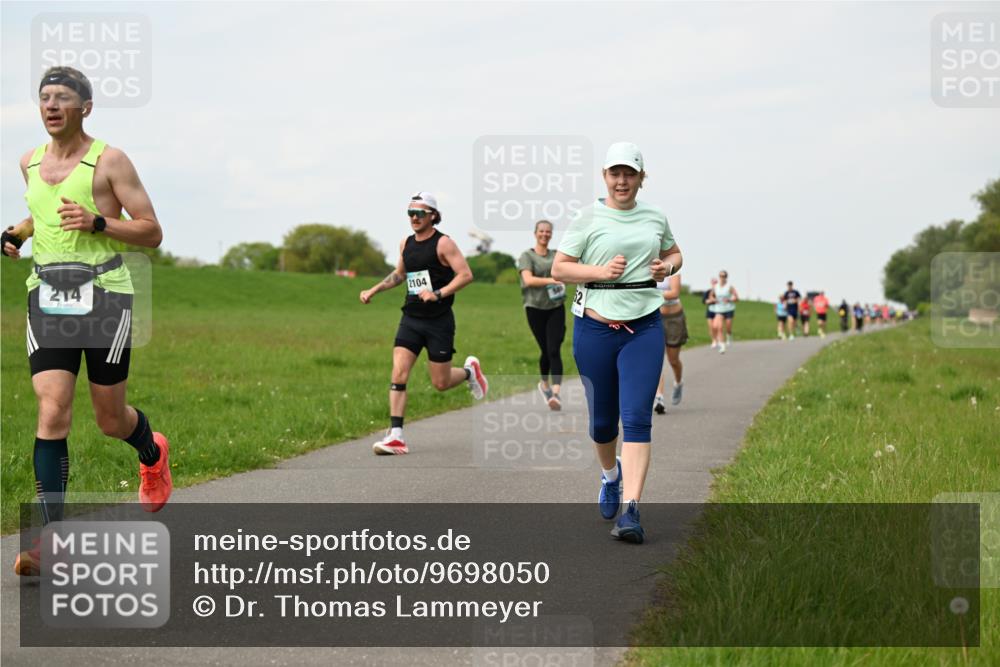 10.05.2026 - 8. Wedeler Halbmarathon Dr. Thomas Lammeyer http://msf.ph/oto/9698050 10.05.2026 11:31:33 Laufen 2104 meine-sportfotos.de