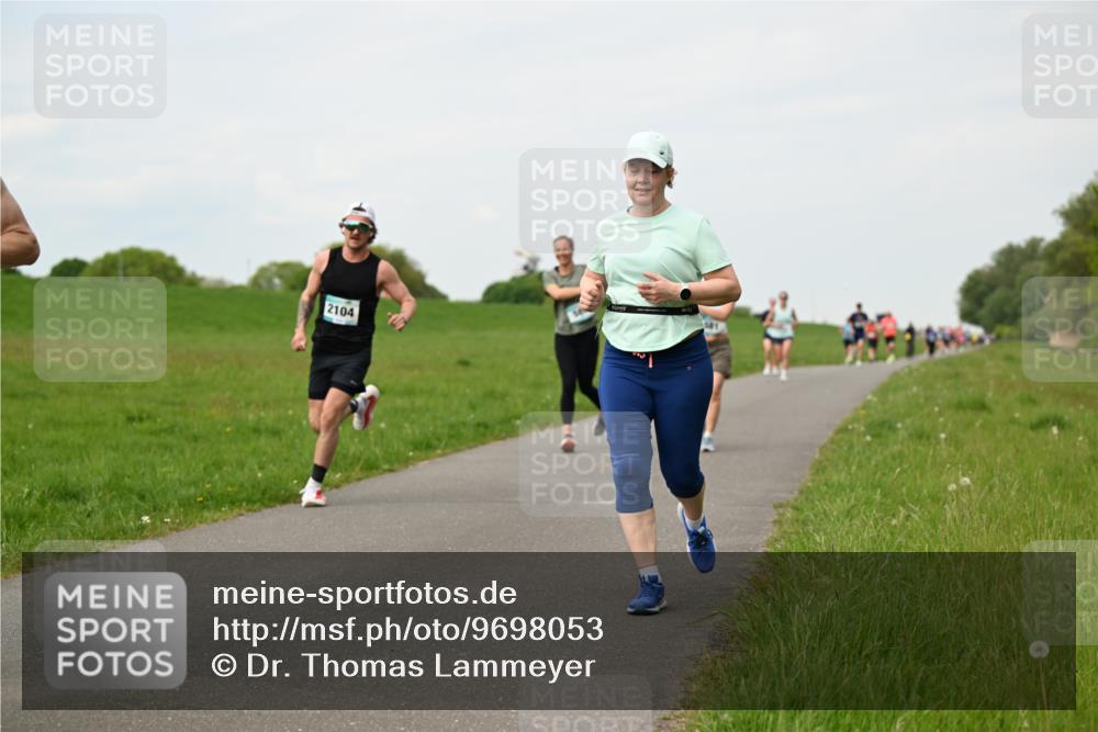 10.05.2026 - 8. Wedeler Halbmarathon Dr. Thomas Lammeyer http://msf.ph/oto/9698053 10.05.2026 11:31:33 Laufen 2104 meine-sportfotos.de
