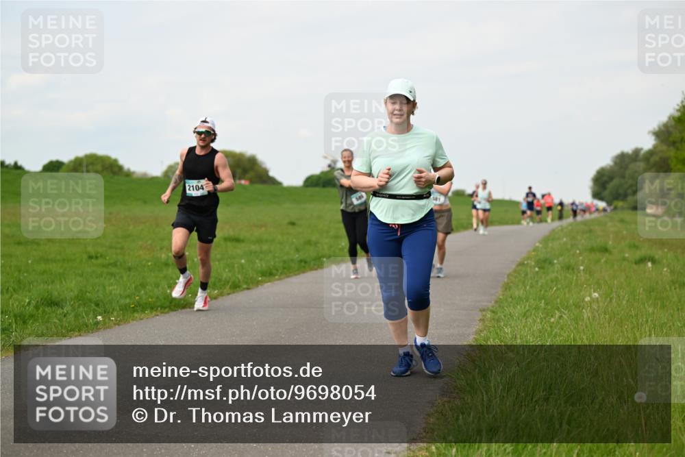 10.05.2026 - 8. Wedeler Halbmarathon Dr. Thomas Lammeyer http://msf.ph/oto/9698054 10.05.2026 11:31:34 Laufen 2104 meine-sportfotos.de